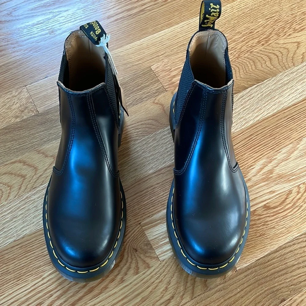 NWT Dr Martens Smooth Leather Chelsea Boots Size 7, 8, 9.